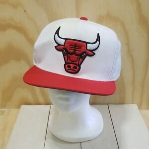 Chicago Bulls Hat Mitchell & Ness Snap Back Red White Hardwood Classics